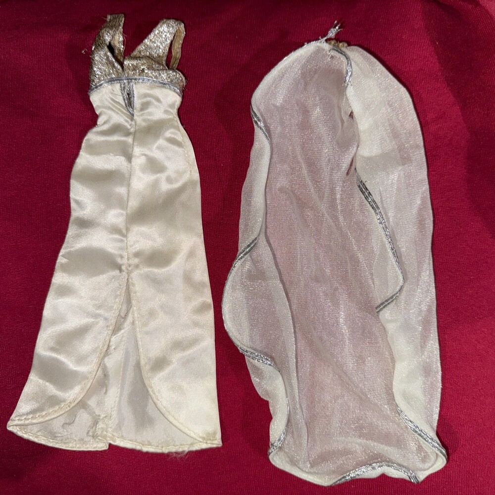Extremely Rare Barbie #2304 Fabulous Gown For Nights on the Town Dress And Cape
